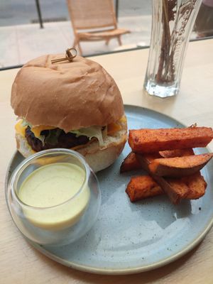 Savoury option - beyond burger at Contrast in Bordeaux