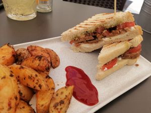 Me encantó el bikini. Muy jugoso. at Dragon Lab in Murcia