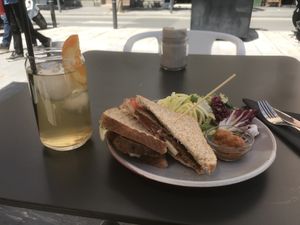 Kombucha and seitan sandwich! Very tasty  at Dragon Lab in Murcia