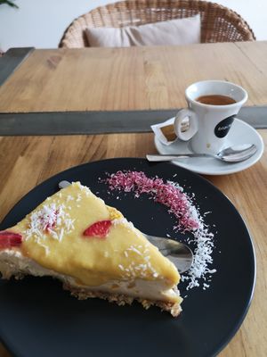 Raw lemon cheese cake at Dragon Lab in Murcia