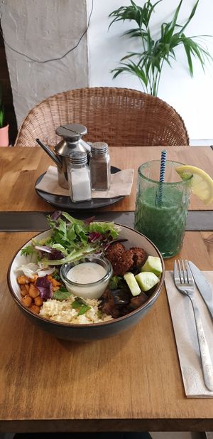 Mediterranean bowl at Dragon Lab in Murcia