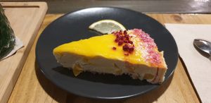 Mango cheesecake at Dragon Lab in Murcia