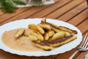 Schupfnudel with apple sauce at Ruth-Lis Hofcafé in Weinsberg