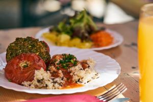 Stuffed tomato with rice at Ruth-Lis Hofcafé in Weinsberg