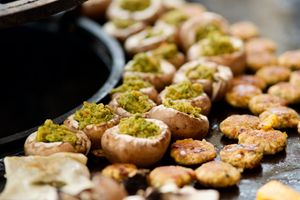 Andi's vegan BBQ: stuffed mushrooms, patties at Ruth-Lis Hofcafé in Weinsberg