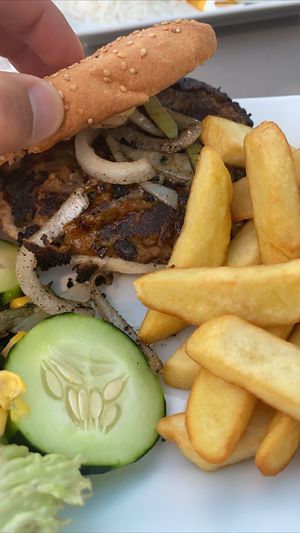 I try burger  at Fat Cats in Albufeira