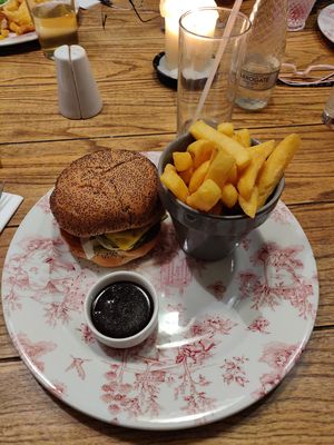 Vegan burger at White Cart in Glasgow