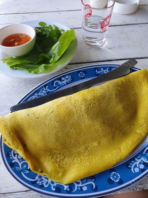 Lao pancake with veggies at Mama Tanon Cafe in Don Det