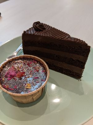 Chocolate Orange cake (didn't like the aftertaste) & Chocolate Ganache Cake (a bit dry, but the icing makes up for it) at Kind Kones - Forum in Central Singapore