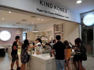 Crowd at 9pm at Kind Kones - Forum in Central Singapore