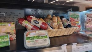 Vegan sausages and cheeze at Ut Muueletentje in Weert