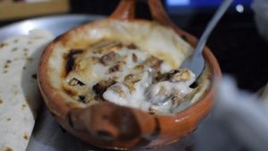 Queso fundido at esTACOmo quiere in Puebla