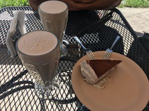 Tiramisu, chocolate milkshake and mint chocolate milkshake (all vegan)  at esTACOmo quiere in Puebla