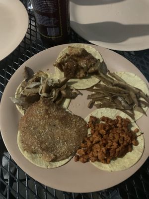 Different types of vegan tacos at esTACOmo quiere in Puebla