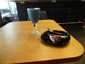 Blue mango smoothie and Snickers ball. at Kilo&Gram in Bergen