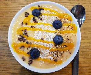 My smoothie bowl, which wasn't as sweet..But blueberries tasted too "frozen" at Kilo&Gram in Bergen