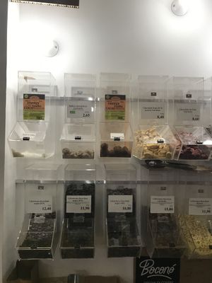 Vegan energy balls and more at Unpacked Shop in Madrid