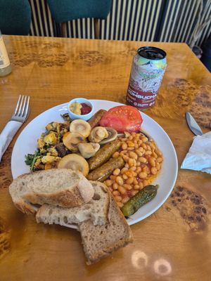 Full English vegan breakfast at Śniadaniownia in Warsaw