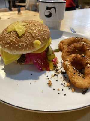 I te krążki cebulowe…❣️ at Wars i Sawa w Nowym in Warsaw