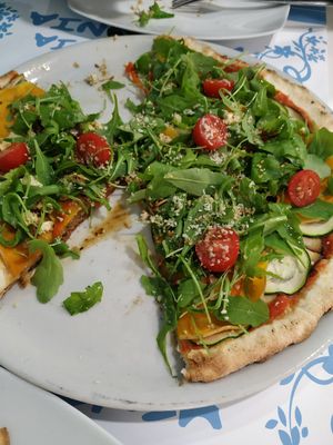 Pizza vegana at Armonia in Mallorca