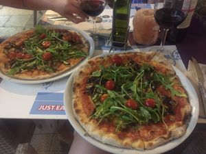 Vegan pizza at Armonia in Mallorca