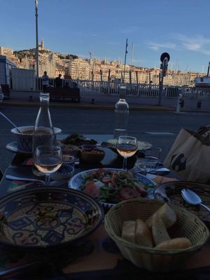 Couscous végétarien et salade exotique sans oeuf et sans crevette!  at Le Souk in Marseille