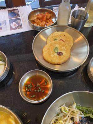 Lentil cakes are so good    at Neungra Babsang 능라밥상 in Seoul