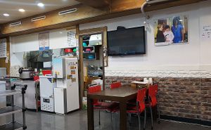 Restaurant interior, view towards kitchen at Neungra Babsang 능라밥상 in Seoul