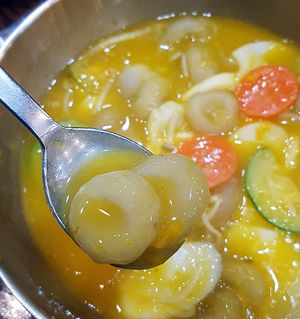 Rice cake soup with ground potato chip
감자오그랑떡국
(vegan) at Neungra Babsang 능라밥상 in Seoul