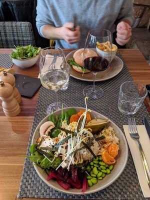 Bowl and burger at Auberge Koeppchen in Wormeldingen