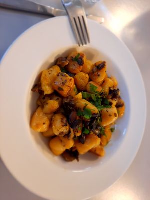 Pumkin gnocchi with garlic "butter" at Eaternia in Prague