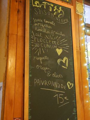 hat was in my vegan pizza at Le Jardin des Pentes  in Lyon