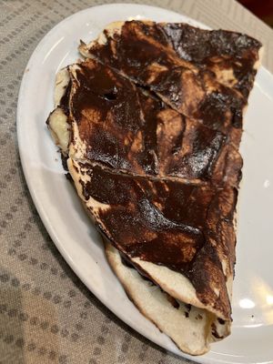 Pizza con crema di cioccolato fondente  at Le Jardin des Pentes  in Lyon