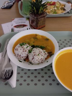 Rice with bulgur and sauce with zuchinni at Diva Hliva in Sumperk