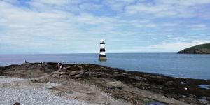 Penmon lighthouse at Pilot House in Cymru