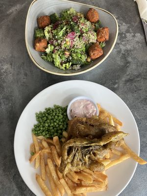 Ordered the ‘fish’ n chips and a super salad. Really lovely. Great service. The wine list also clearly specifies vegan / vegetarian 👌🏼  at Olive Tree in Bude