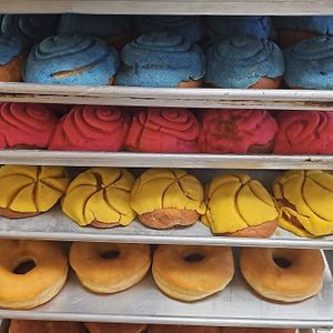 Mexican conchas at Pasteles Finos Del Angel in Tacoma