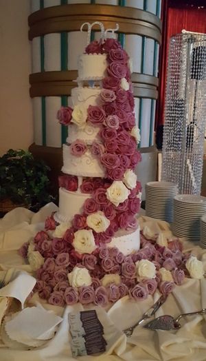 Wedding cake 450 guests at Pasteles Finos Del Angel in Tacoma