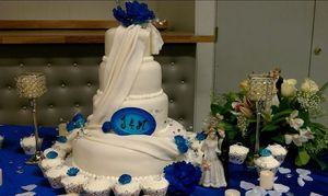 Wedding cake 450 guests plus 🧁 cupcakes at Pasteles Finos Del Angel in Tacoma