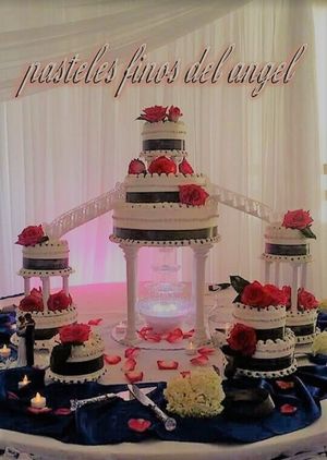 Wedding cake 300 guests at Pasteles Finos Del Angel in Tacoma