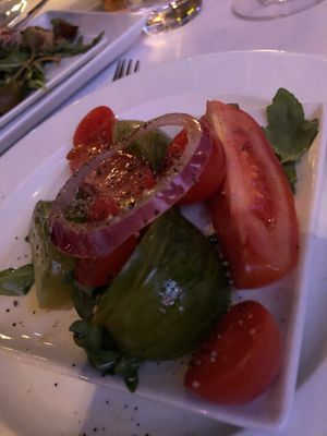 Heritage organic tomato salad plate at La Gioia in Paris