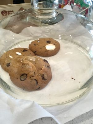 Vegan chocolate chip cookies at Divine Planet Vegan Cafe in Wuxi