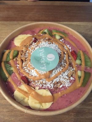 Pink Dragon Bowl to go  at Yuícery - Hospitalstraße in Stuttgart