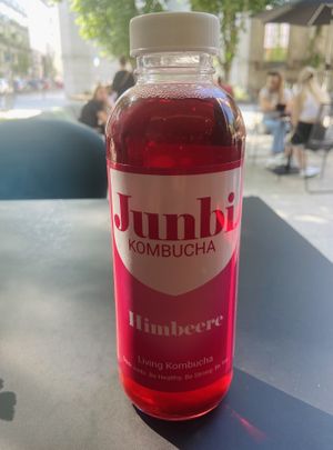 Raspberry kombucha  at Yuícery - Hospitalstraße in Stuttgart