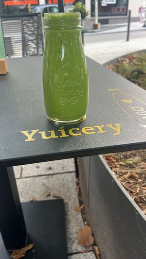 Fresh green smoothie-I added pineapple   at Yuícery - Hospitalstraße in Stuttgart