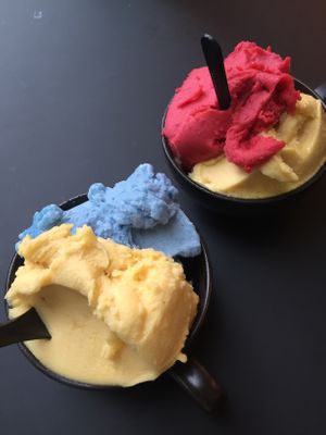 Yummy nicecream! Vanilla / Coconut Spirulina / Raspberry  at Yuícery - Hospitalstraße in Stuttgart