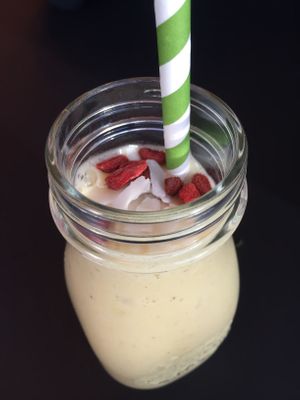 Tropic thunder smoothie  at Yuícery - Hospitalstraße in Stuttgart