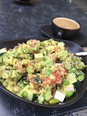 Bowl with quinoa, avocado, edamame, tomato (...) and amazing creamy souse 🥰 at Yuícery - Hospitalstraße in Stuttgart