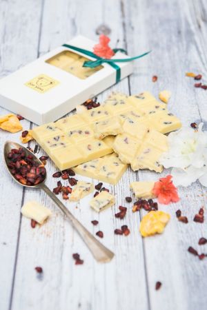 Ciocolata alba raw at Veganzza in Bucharest