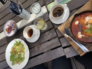 Szakszuka wymiata, kawka - przelew również ❤️  at Pochlebna in Wroclaw